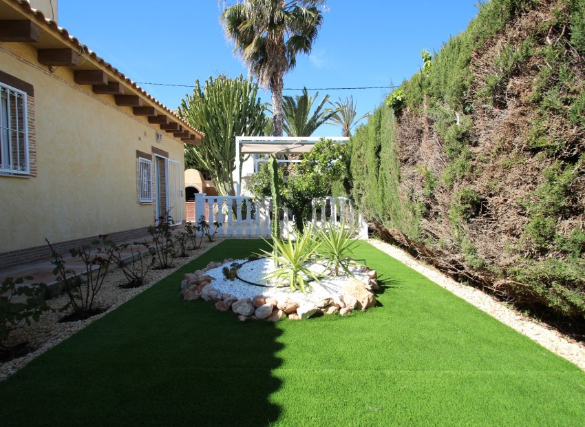 Sale - Villa - Orihuela costa - Cabo Roig