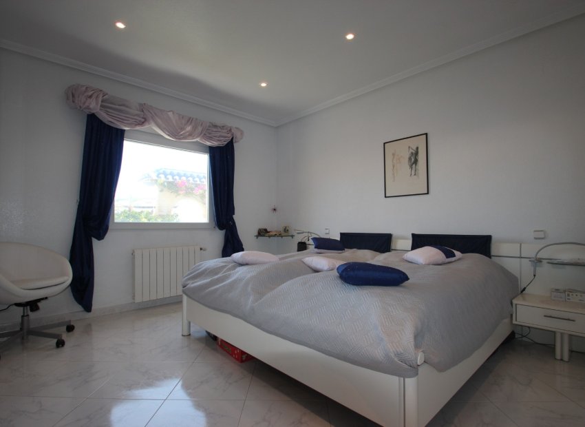 Sale - Villa - Orihuela costa - Cabo Roig