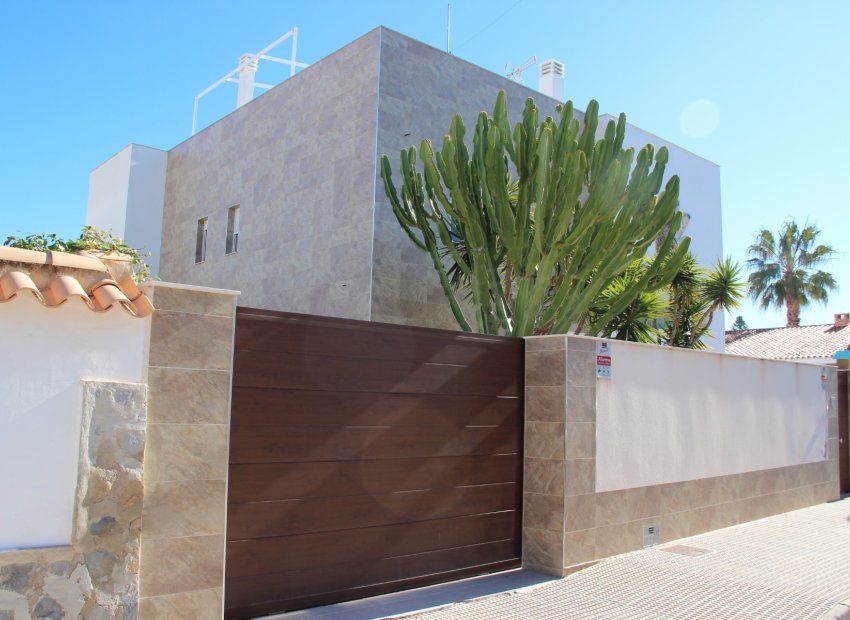 Sale - Villa - Orihuela costa - Cabo Roig