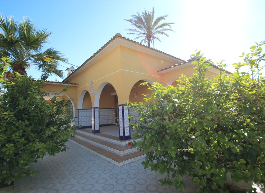 Sale - Villa - Orihuela costa - Cabo Roig