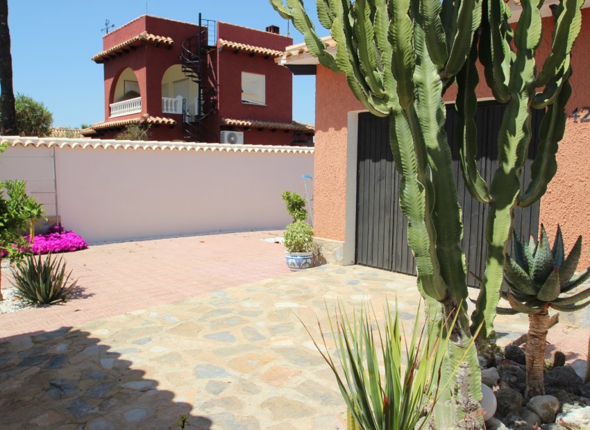 Sale - Villa - Orihuela costa - Cabo Roig
