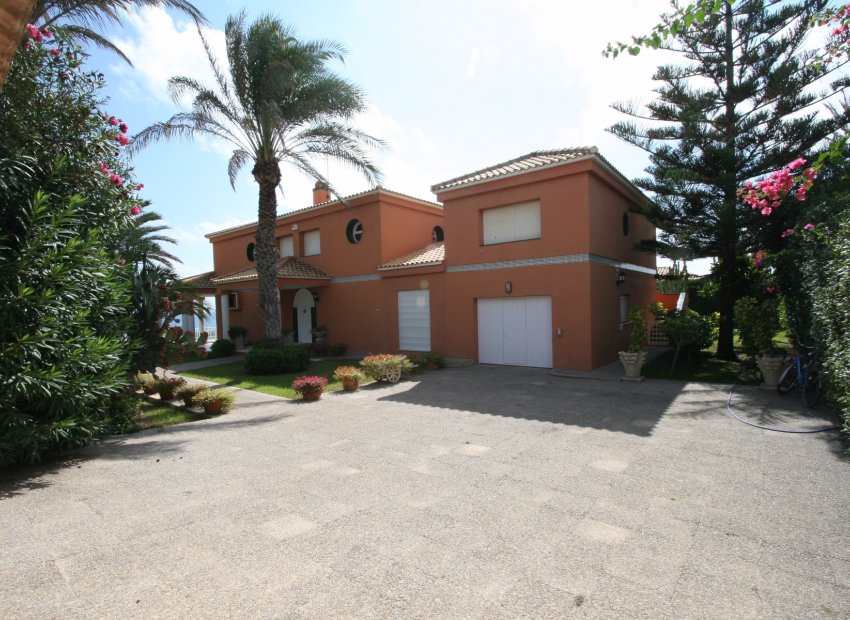 Sale - Villa - Orihuela costa - Cabo Roig