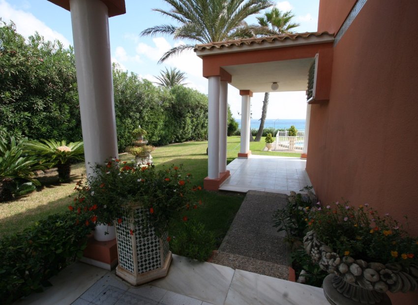 Sale - Villa - Orihuela costa - Cabo Roig