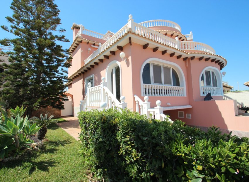Sale - Villa - Orihuela costa - La Zenia