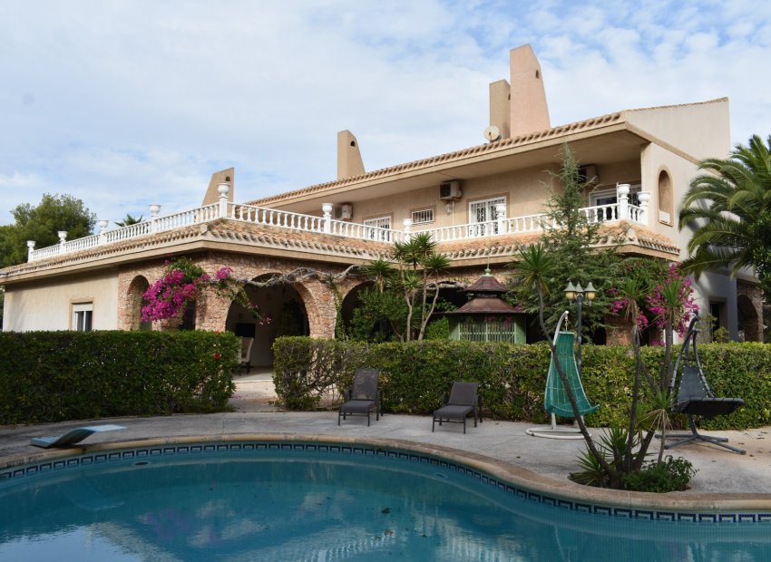 Sale - Villa - Orihuela costa - La Zenia