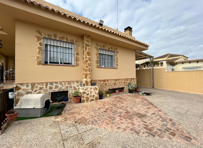Sale - Villa - Orihuela costa - La Zenia