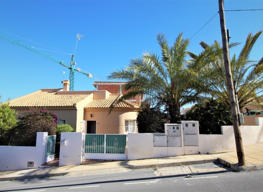 Sale - Villa - Orihuela costa - Villamartín Golf Resort
