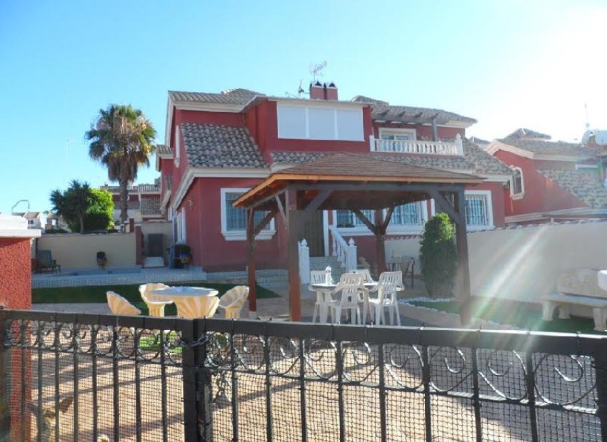 Sale - Villa - Orihuela costa - Villamartín Golf Resort