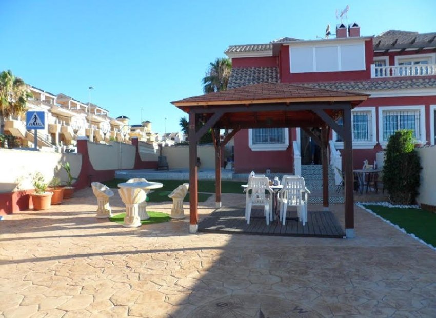 Sale - Villa - Orihuela costa - Villamartín Golf Resort