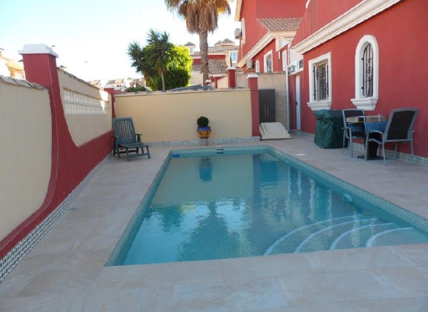 Sale - Villa - Orihuela costa - Villamartín Golf Resort