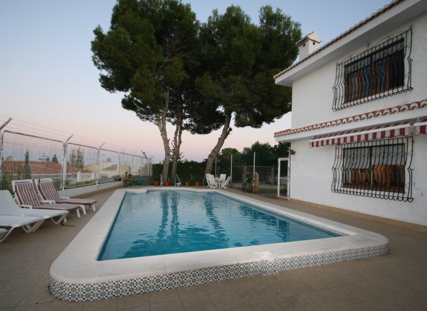 Sale - Villa - Torrevieja - Los Balcones