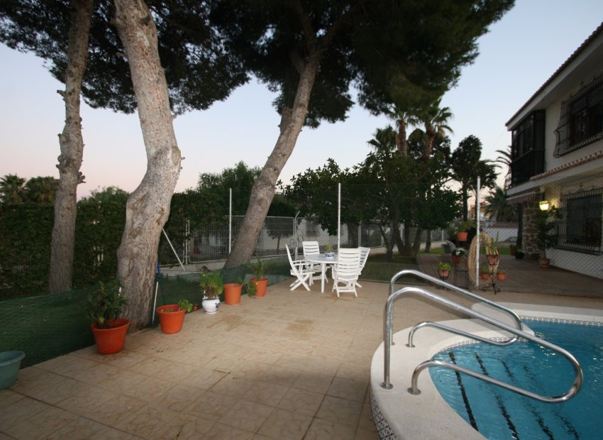 Sale - Villa - Torrevieja - Los Balcones