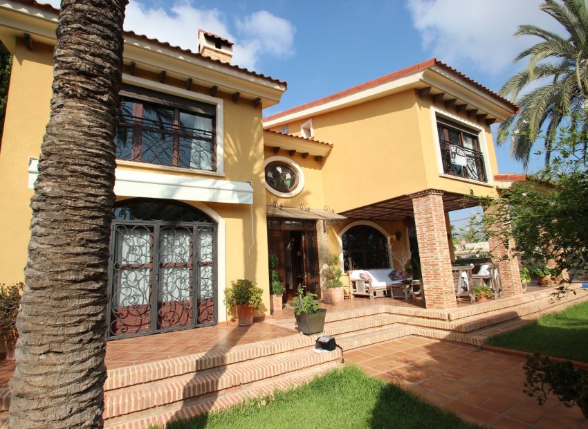 Sale - Villa - Torrevieja - Nueva Torrevieja/Aguas Nuevas