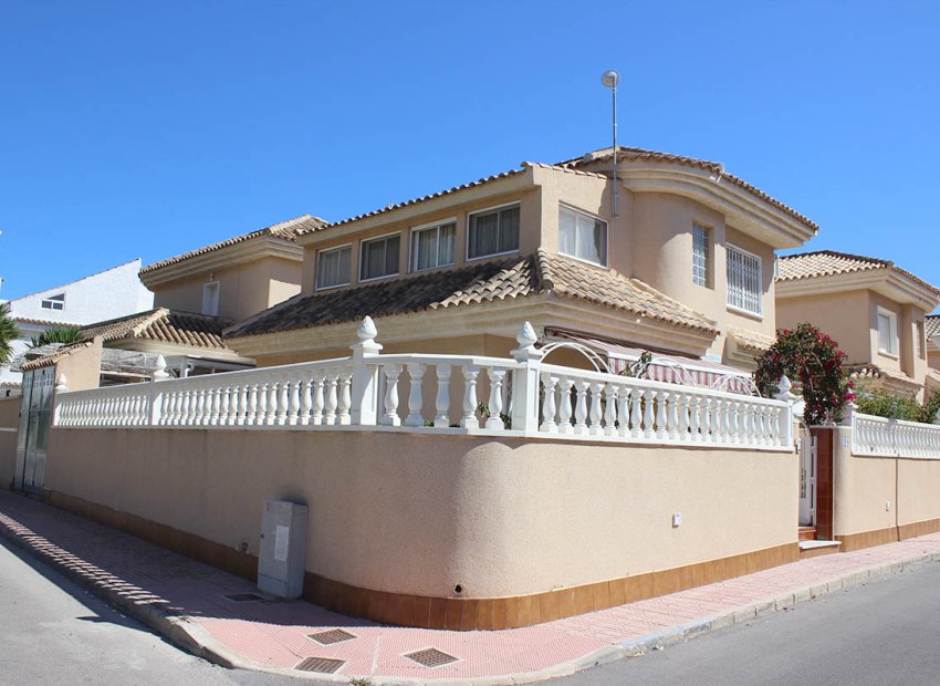 Sale - Villa - Torrevieja - Punta Prima