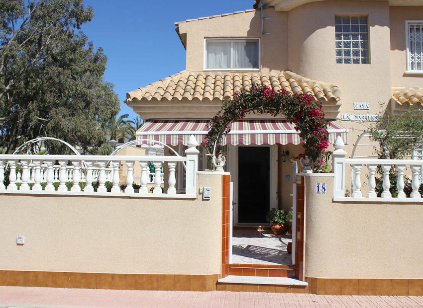 Sale - Villa - Torrevieja - Punta Prima
