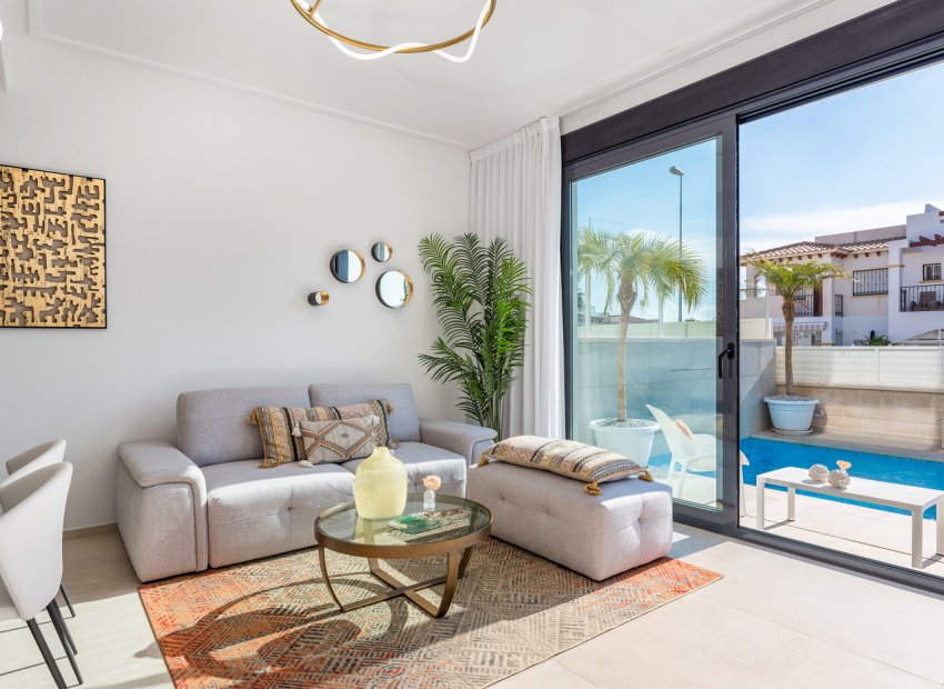 Sale - Villa - Torrevieja - Punta Prima