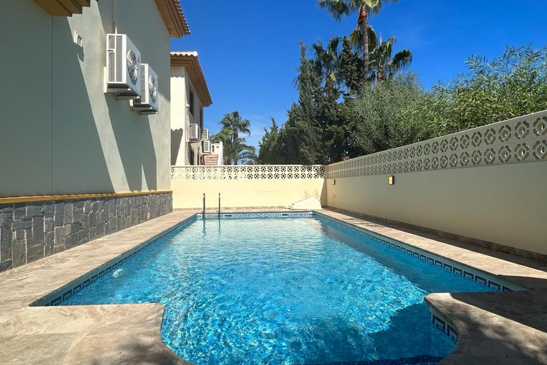 Sale - Villa - Torrevieja - Torreta Florida