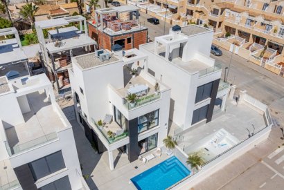 Вилла класса люкс - Новостройки - Torrevieja - Punta Prima
