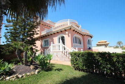 Villa - Sale - Orihuela costa - La Zenia