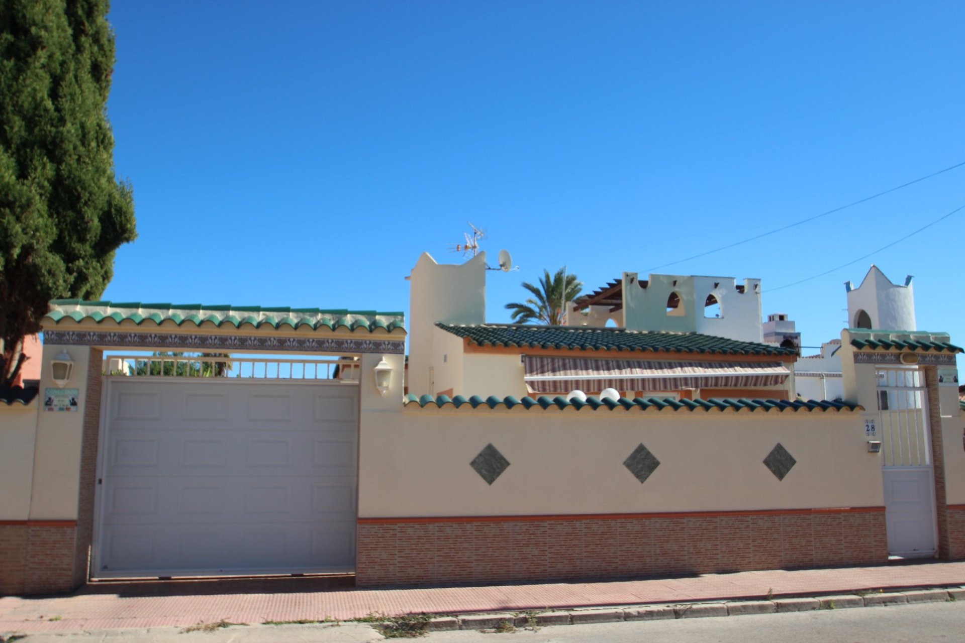 Вторичная недвижимость - Дом - Torrevieja - La Siesta - El Salado - Torreta