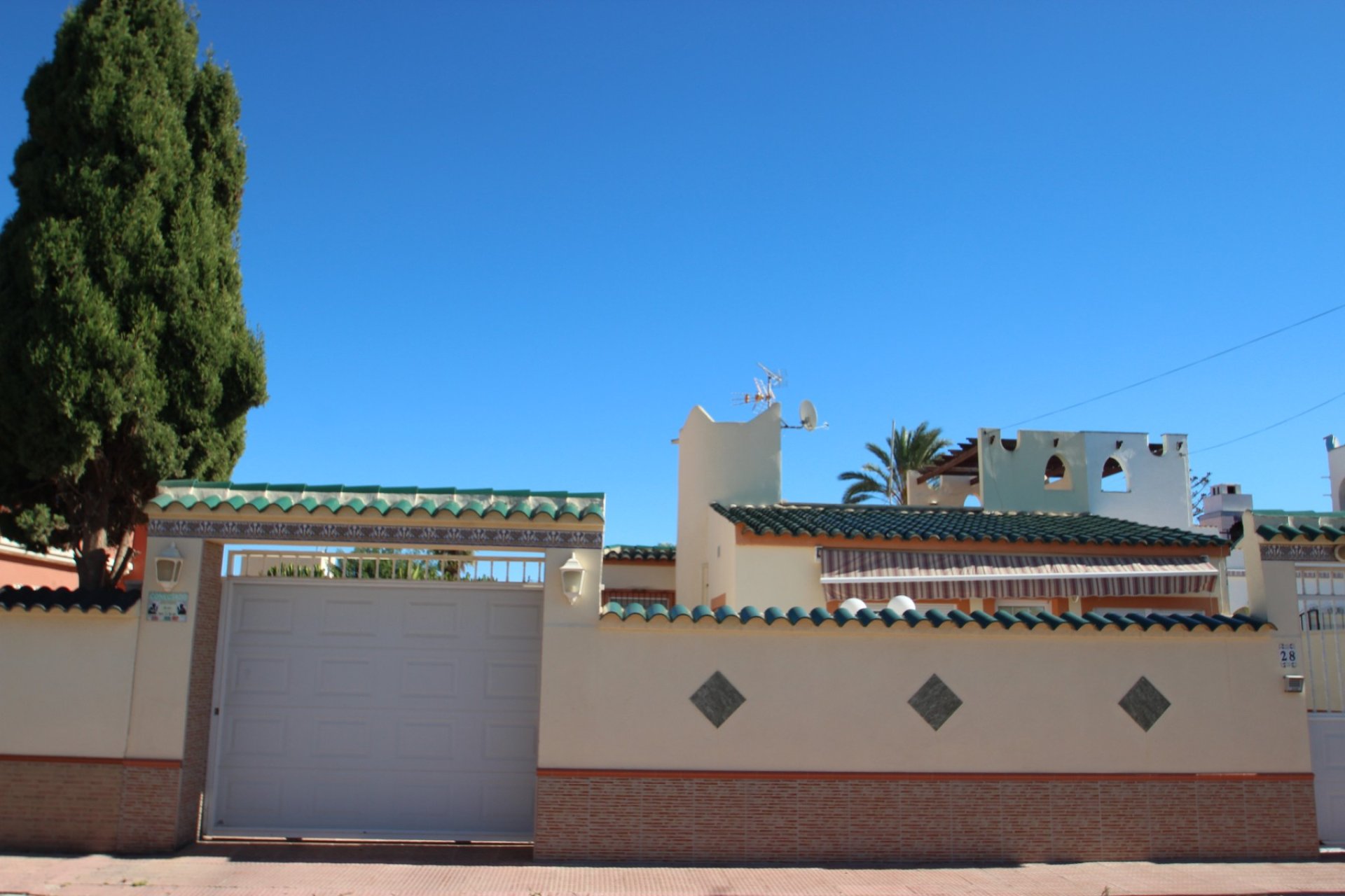 Вторичная недвижимость - Дом - Torrevieja - La Siesta - El Salado - Torreta