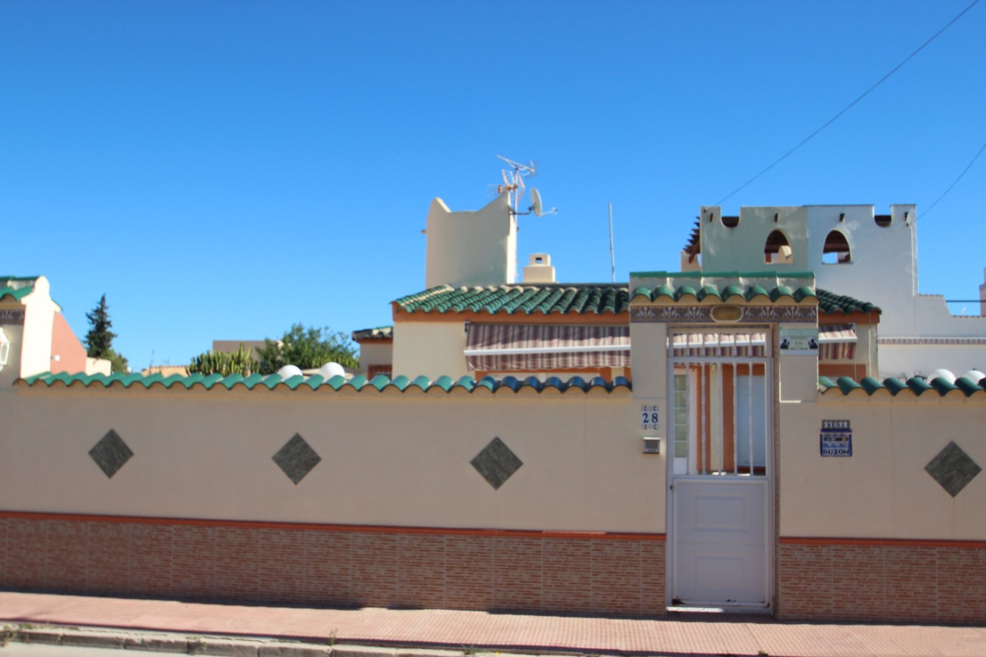 Вторичная недвижимость - Дом - Torrevieja - La Siesta - El Salado - Torreta
