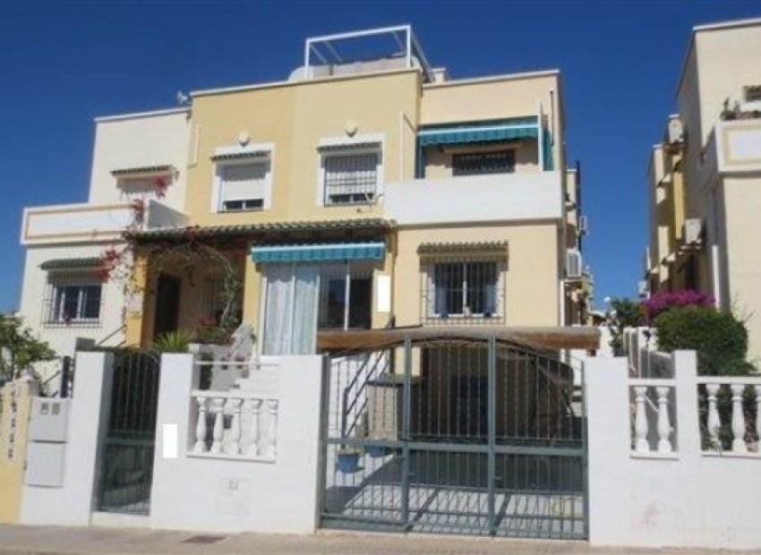 Вторичная недвижимость - трехэтажная квартира - Torrevieja - Los Balcones