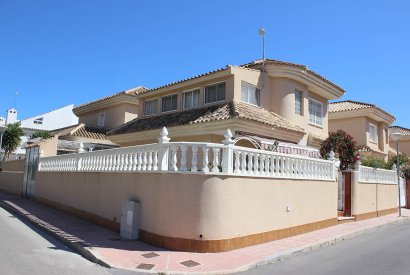 Sale - Villa - Torrevieja - Punta Prima