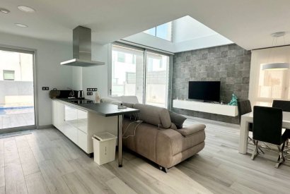 Sale - Villa - Orihuela costa - Cabo Roig