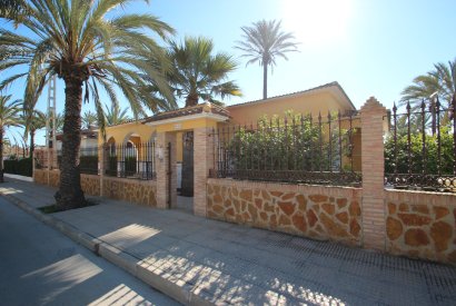 Sale - Villa - Orihuela costa - Cabo Roig